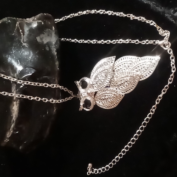 Charming Charlie chandelier style Owl Necklace. - Picture 3 of 5